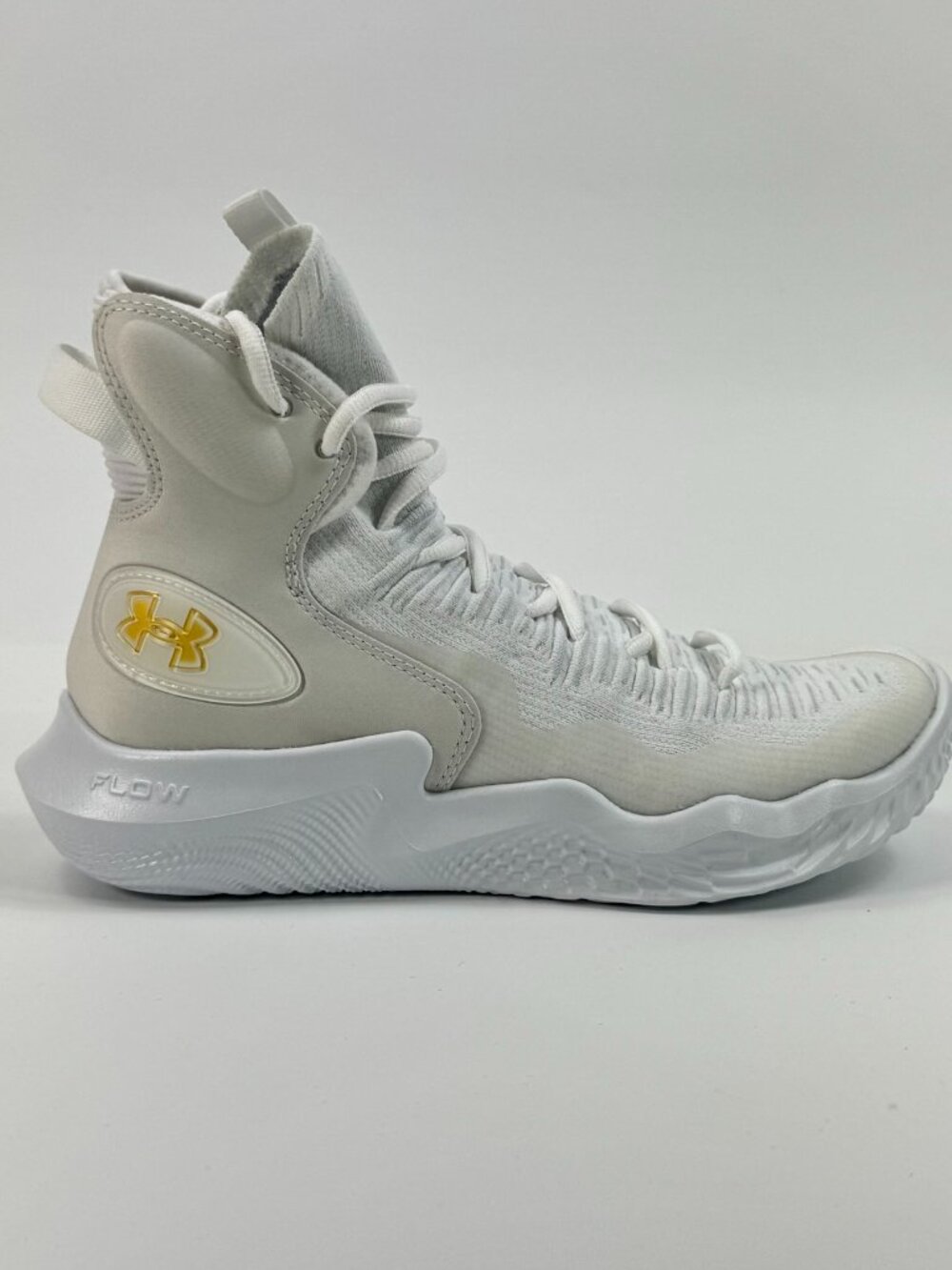 Under Armour Women's Flow Ace Highlight 'White Gold' 3027083-100 size 7.5